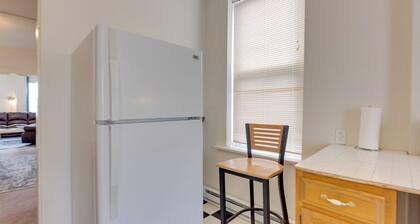 9 Mi to Downtown St Louis: Apt w/ Fire Pit Access