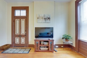 Apartment (1 Bedroom) | Interior - STL Apartment: Close to Downtown! (St. Louis)