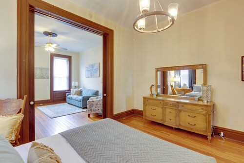 STL Apartment: Close to Downtown!