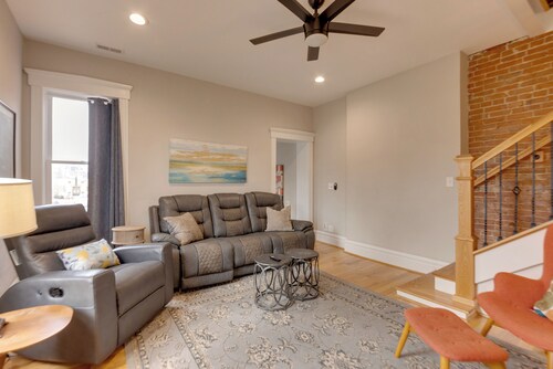 Walkable Area: Spacious Apt in Dtwn St Louis