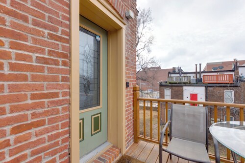 Walkable Area: Spacious Apt in Dtwn St Louis