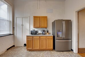 Interior - 2 Mi to Dtwn: Apartment in Saint Louis (St. Louis)