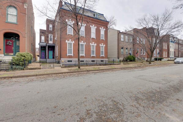 Interior - 2 Mi to Dtwn: Apartment in Saint Louis (St. Louis)