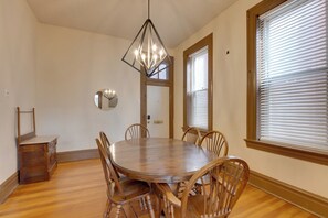 Interior - 2 Mi to Dtwn: Apartment in Saint Louis (St. Louis)