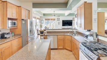 House (3 Bedrooms) | Interior