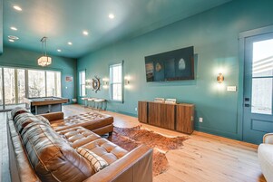 House (5 Bedrooms) | Interior