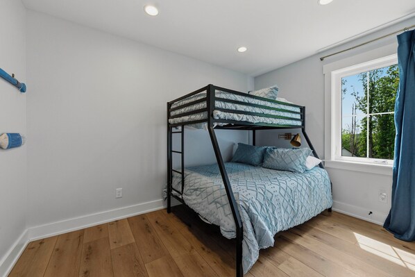 House (5 Bedrooms) | Interior