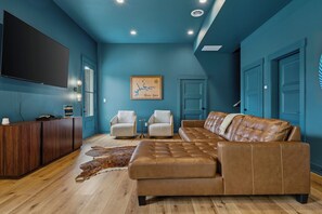 House (5 Bedrooms) | Interior
