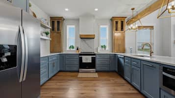 House (5 Bedrooms) | Interior