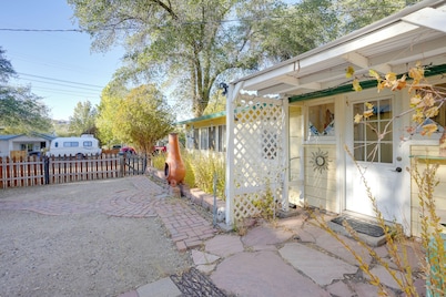 < 1 Mi to Horse Boarding: Cozy Yarnell Hideaway!