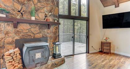 Private Cabin w/ Forest Views & Grill in Lakehead!