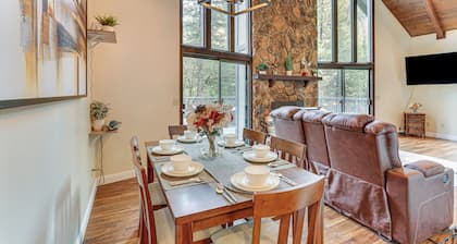 Private Cabin w/ Forest Views & Grill in Lakehead!