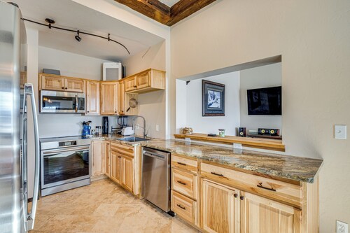 4 Mi to Black Canyon: Mtn-view Apt in Montrose!