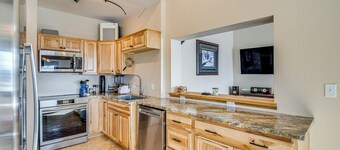4 Mi to Black Canyon: Mtn-view Apt in Montrose!