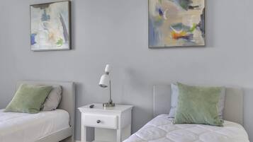 7 bedrooms, iron/ironing board, WiFi, bed sheets