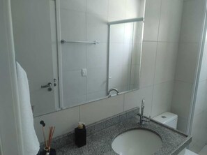 Dusche, Handtücher, Toilettenpapier