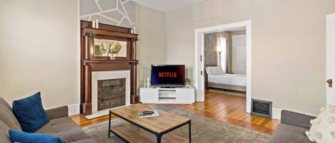 Téléviseur, bureau