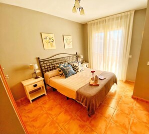 2 bedrooms, desk, iron/ironing board, free WiFi
