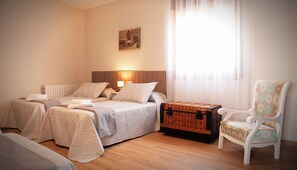 5 bedrooms, iron/ironing board, WiFi, bed sheets