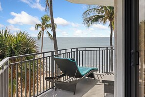 Property grounds - Oceanfront Luxury Panoramic Views & Designer Finishes Key West Beach location (Key West)