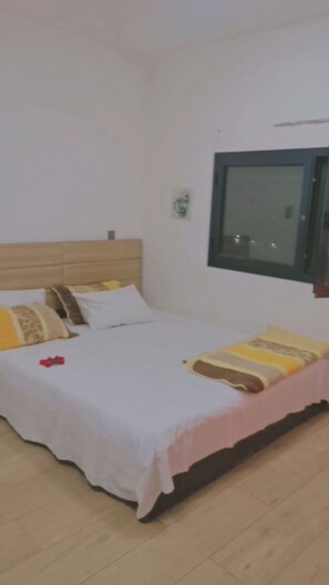 1 bedroom, WiFi, bed sheets