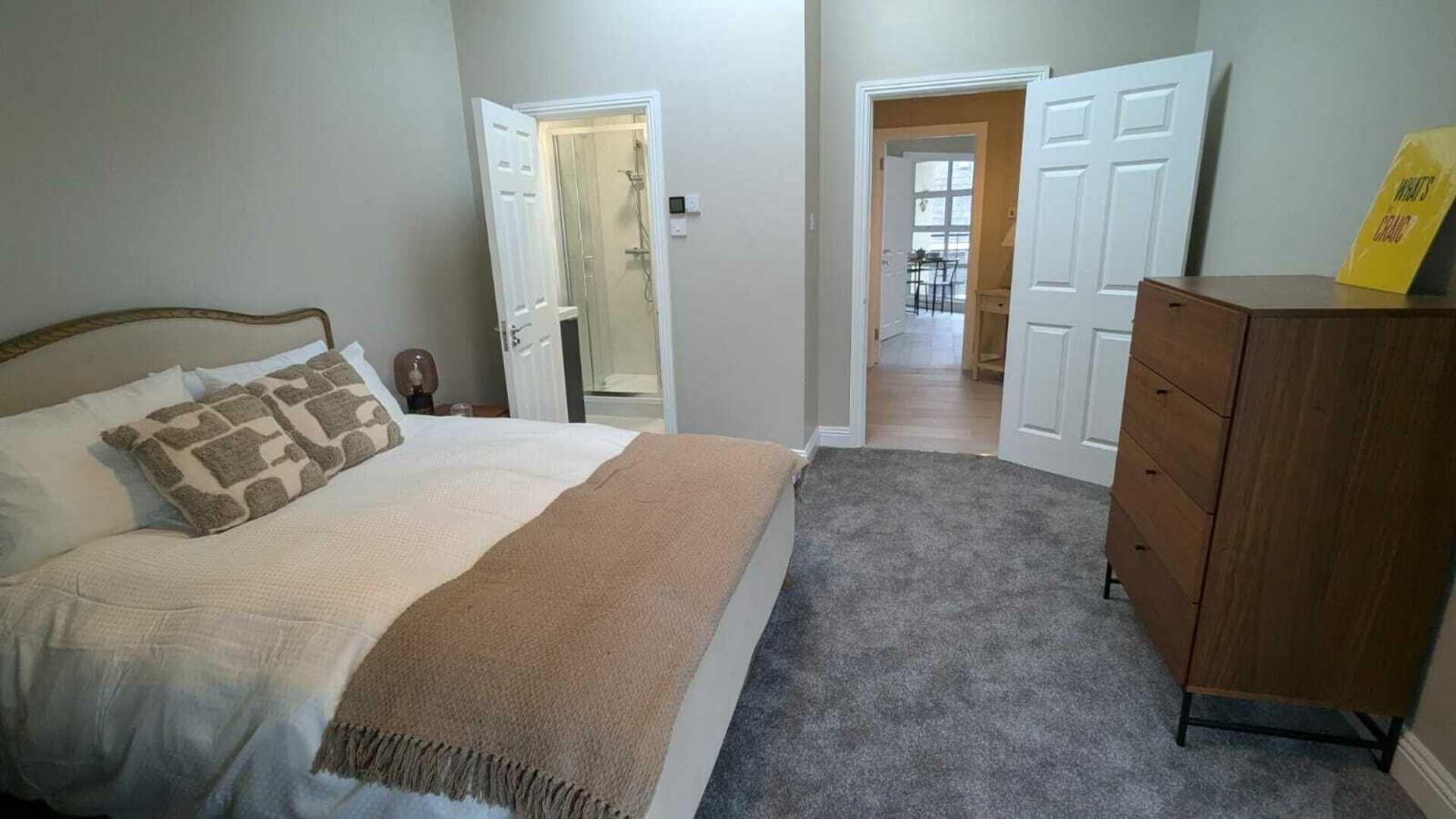 1 bedroom, iron/ironing board, Internet, bed sheets