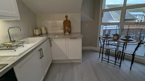 Geladeira, fogão, cooktop, lava-louças