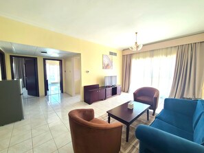 Familieleilighet, kjøkken, byutsikt | Oppholdsområde