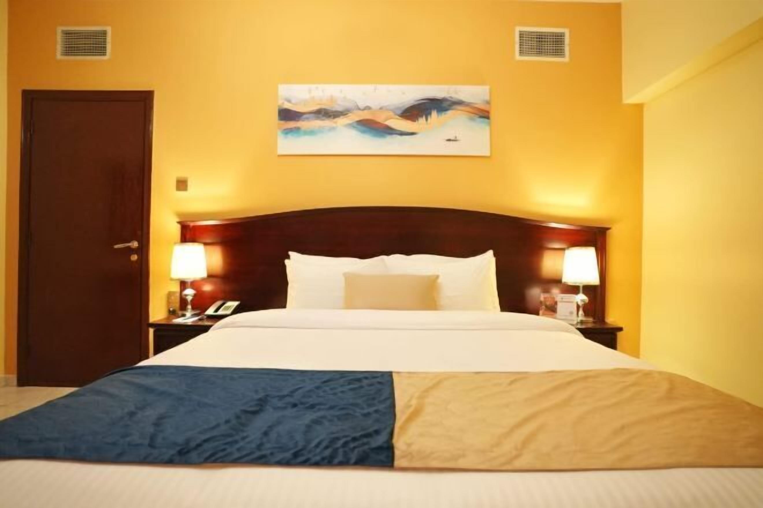 Schreibtisch, schallisolierte Zimmer, Bügeleisen/Bügelbrett