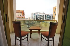 Appartamento Deluxe, cucina, vista città | Vista dalla camera