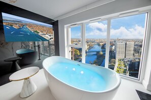 Deluxe Studio Suite, Hot Tub, River View | Individually decorated, individually furnished, free WiFi - Quorum Apartments (Wroclaw)
