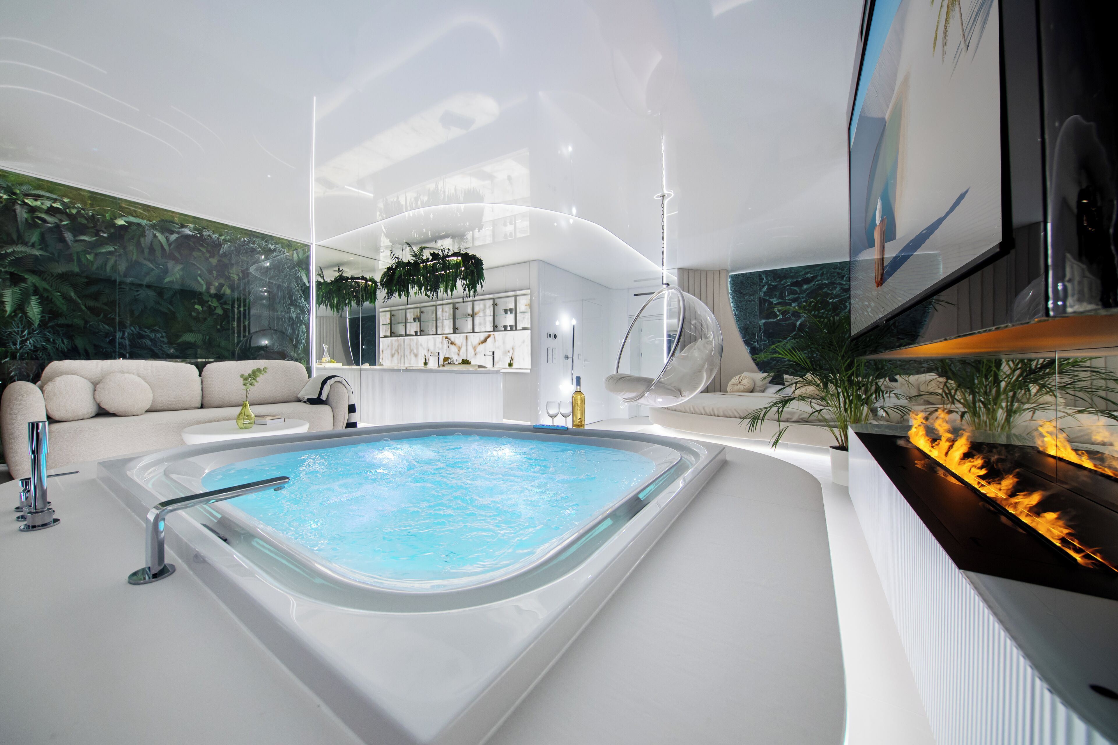 Luxury Penthouse, Hot Tub, River View