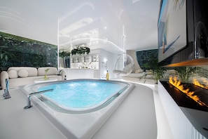 Luxury-Penthouse, Whirlpool, Flussblick | Allergikerbettwaren, individuell dekoriert, individuell eingerichtet