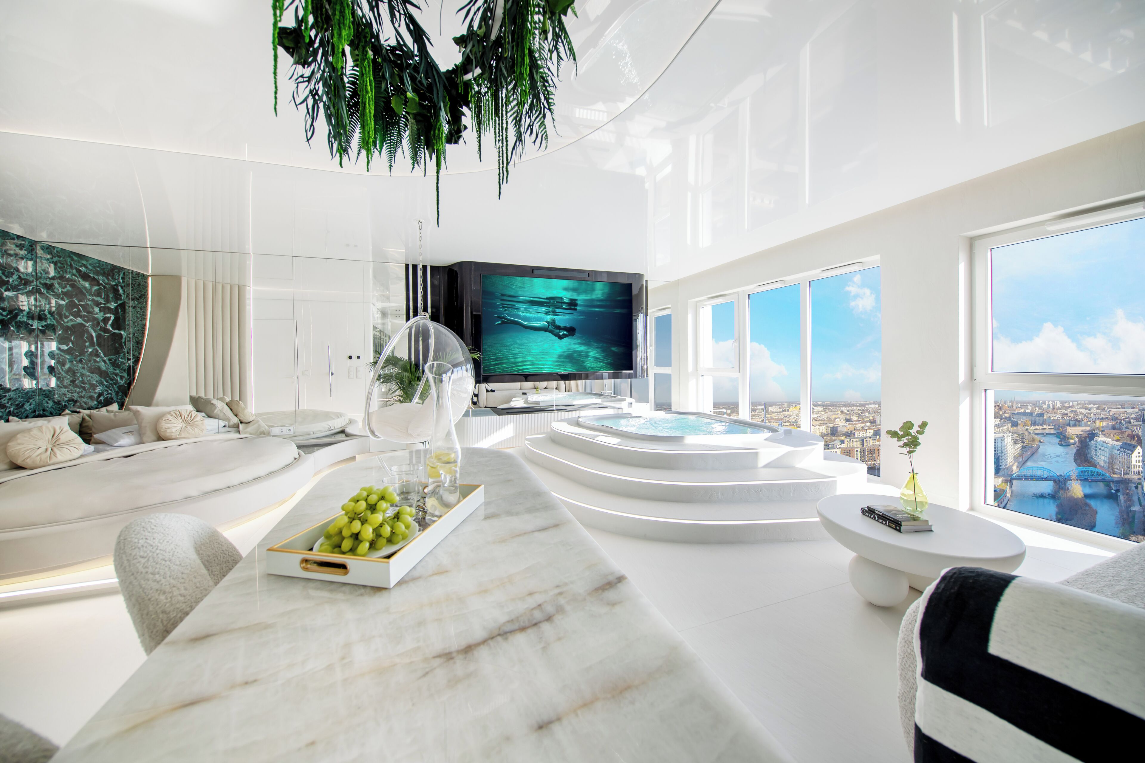 Luxury Penthouse, Hot Tub, River View | City view