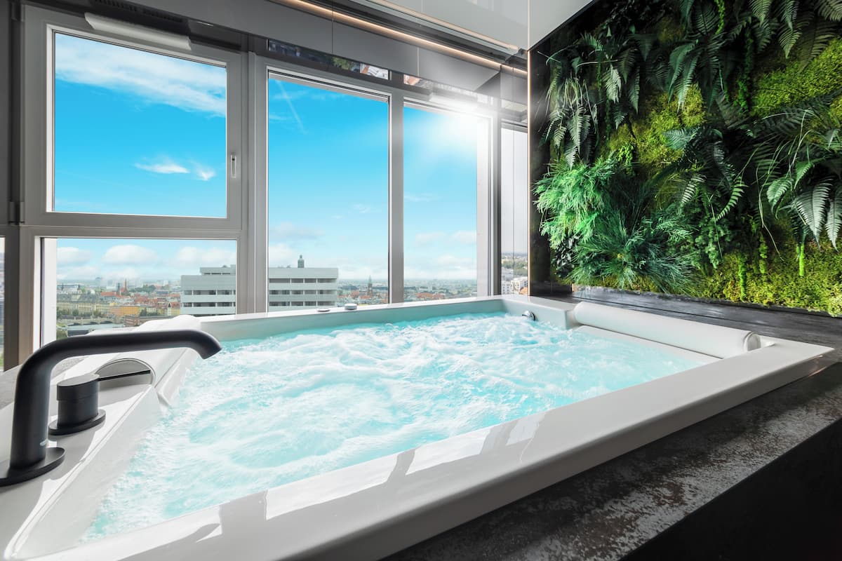 Exclusive Studio, Hot Tub, River View | 1 bedroom, individually furnished, free WiFi