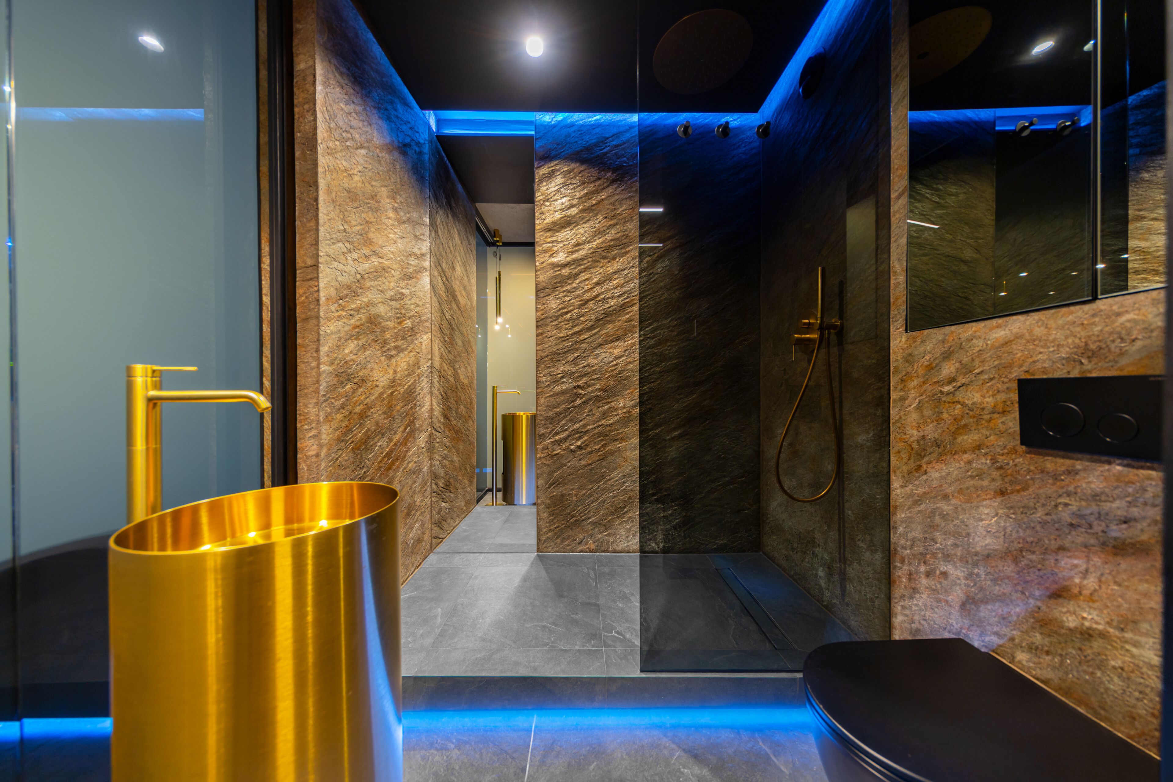 Appartamento Comfort, idromassaggio, vista fiume | Bagno | Set di cortesia gratuito, asciugacapelli, asciugamani, sapone