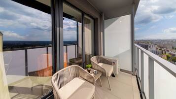 Àtic exclusiu, banyera d'hidromassatge, vistes al pati | Balcó