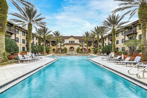 A heated pool - 3-BR w/ private fenced patio and lagoon view- community pool & hot tub (St. Augustine)