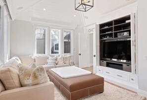 TV, fireplace - Seacliff Beach Retreat - Amazing Beachfront for Family of 6 (Ventura)