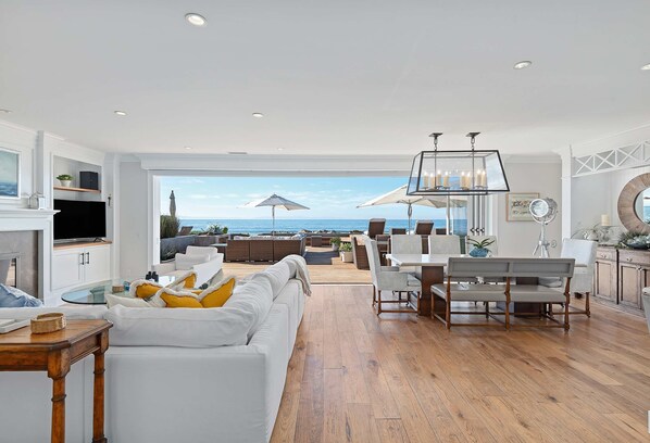 TV, fireplace - Seacliff Beach Retreat - Amazing Beachfront for Family of 6 (Ventura)