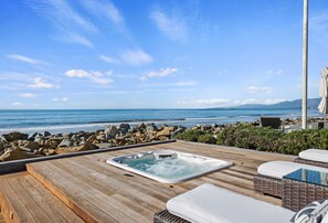 Terrace/patio - Seacliff Beach Retreat - Amazing Beachfront for Family of 6 (Ventura)