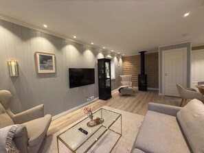 Living area - Cozy, family-friendly house - 15 minutes' drive from Leirvik – hot tub (Vestland)
