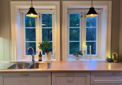 Cozy, family-friendly house - 15 minutes' drive from Leirvik – hot tub