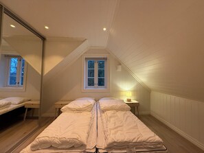 3 bedrooms, WiFi, bed sheets - Cozy, family-friendly house - 15 minutes' drive from Leirvik – hot tub (Vestland)