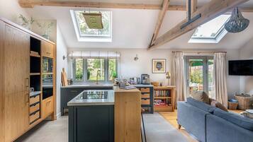 Cottage, 2 Bedrooms | Private kitchen | Fridge, microwave, oven, dishwasher