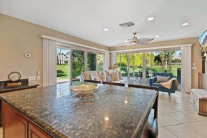 Interior - Casita 86124 – 1 BDR Sleeps 4 (Coachella)