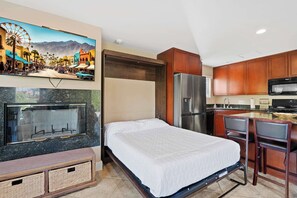 1 bedroom, desk, WiFi, bed sheets