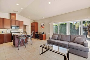 TV, offices - Casita 44471 – Onsite Pool! (Coachella)