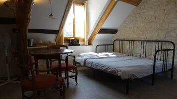 1 bedroom, free WiFi, bed sheets