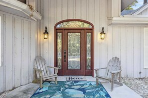 Exterior detail - Incredible HHI Home for 12 w/Pool, Near Beach! (Hilton Head Island)